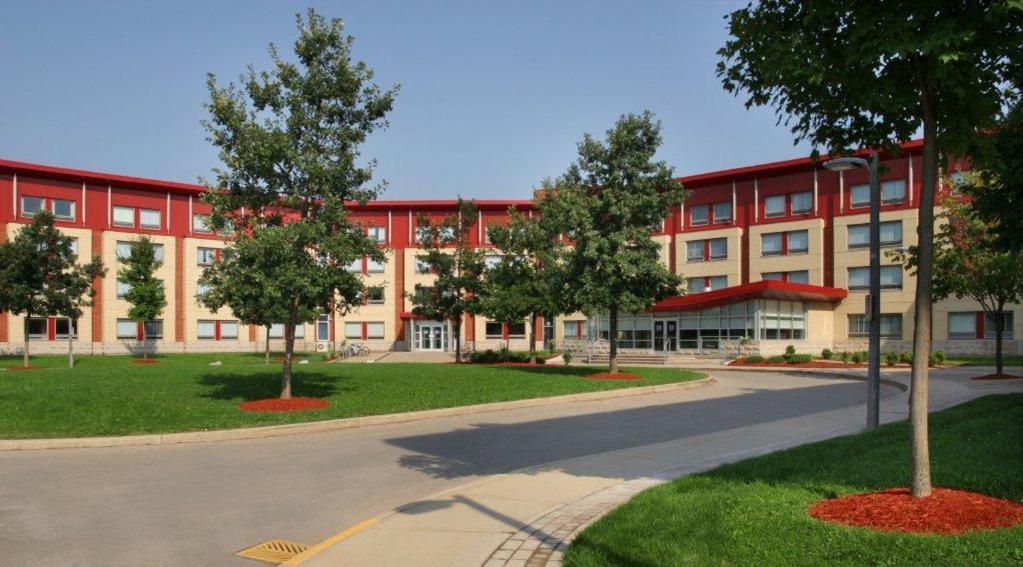 Residence & Conference Centre - Оквилль Экстерьер фото