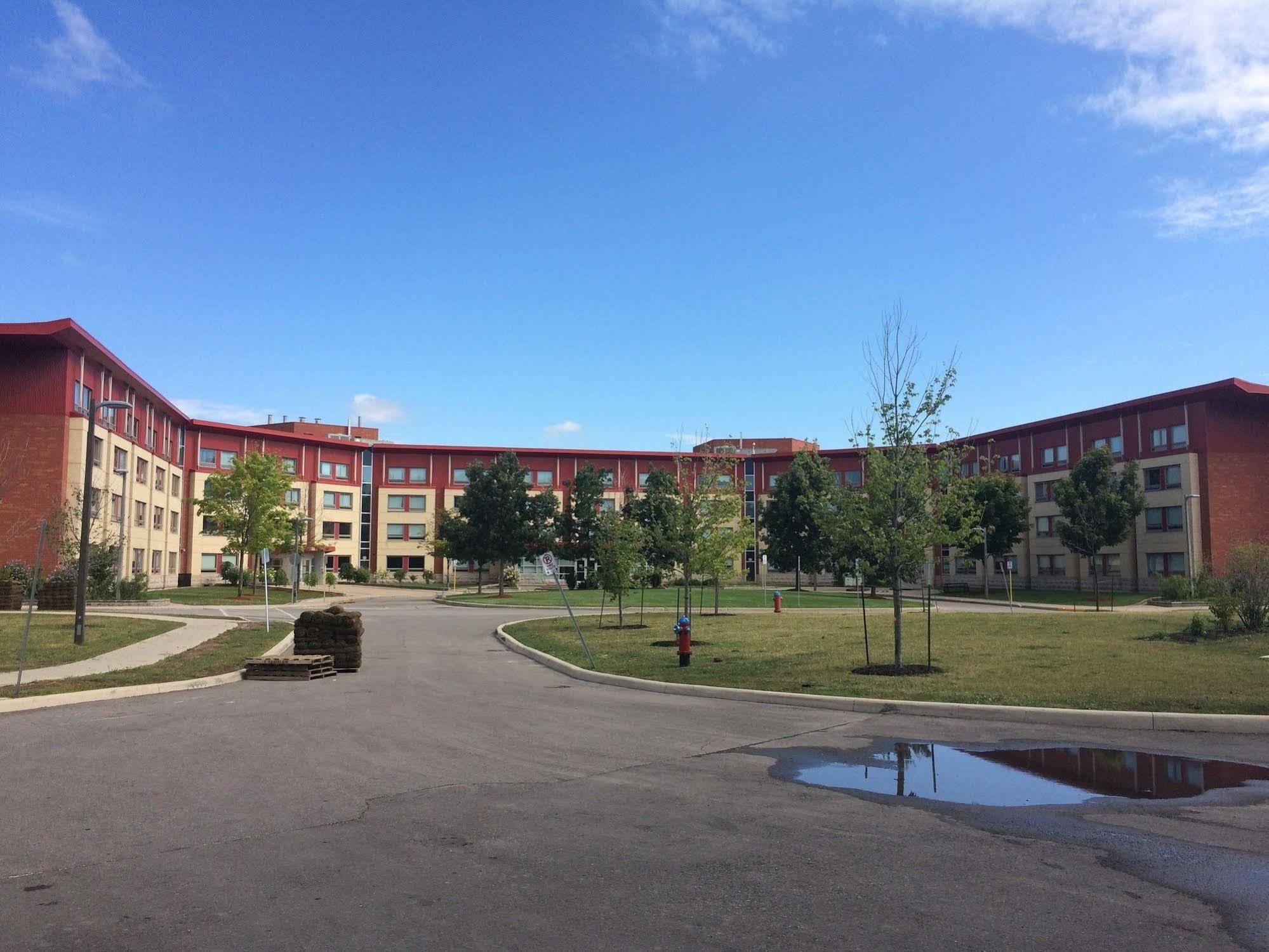 Residence & Conference Centre - Оквилль Экстерьер фото